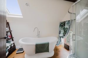 Principal bedroom en suite- click for photo gallery